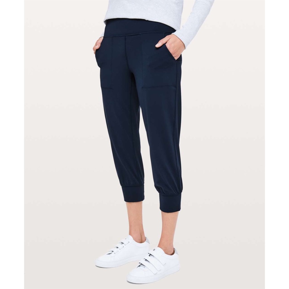 Lululemon Sz 2 Align Jogger Crop *23" in True Navy Nulu Material Size 2
